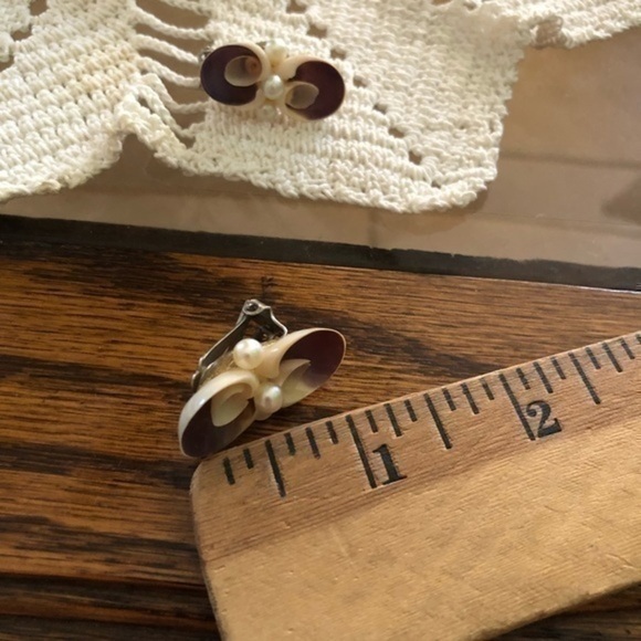 Vintage Clip On Earrings - Picture 3 of 3